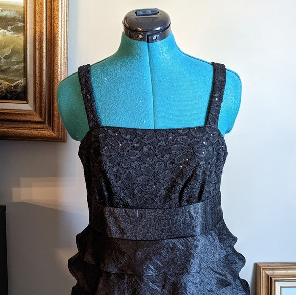 R&M Richards Black Ruffle Cocktail Dress - 8P - Picture 5 of 16